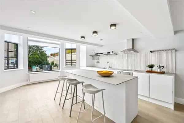 Luxury 2-Bed Duplex Apartment in Caxton Gate