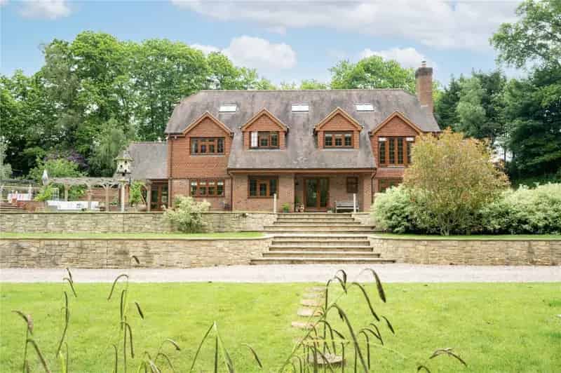 5 Bedroom Detached House with Pool and Cinema Room