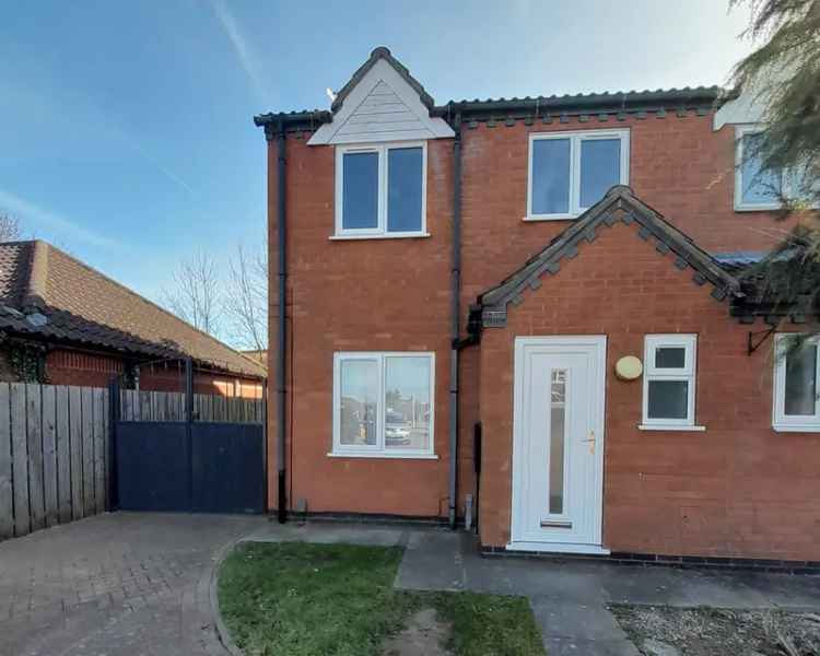 3 Bedroom Semi-Detached House to Rent Near Amenities