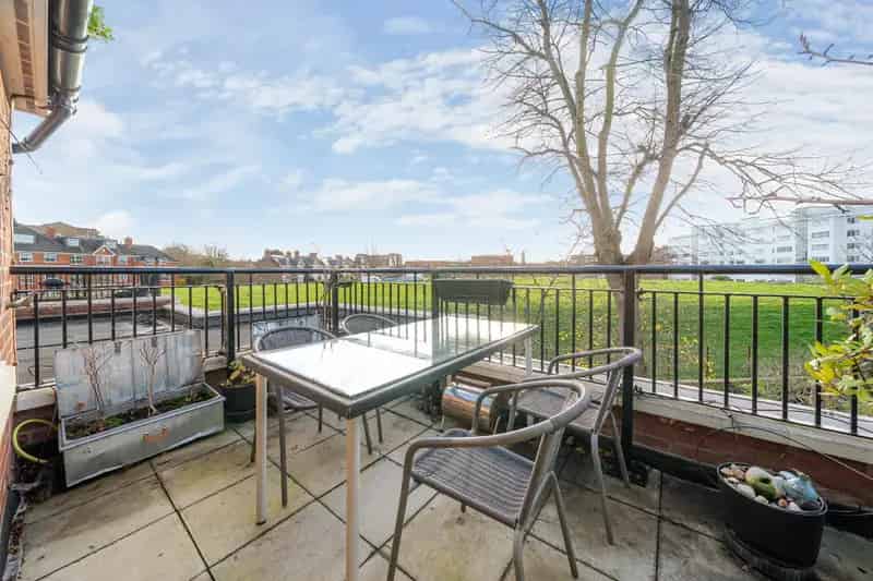 3 Bedroom Flat House to Rent