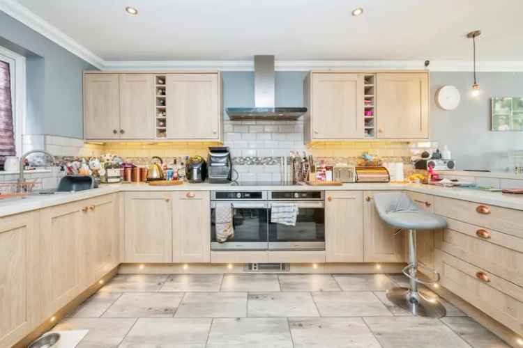 6 Bedroom Semi-Detached House Caister-on-Sea