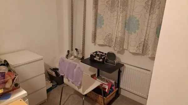 Flat For Rent in Test Valley, England