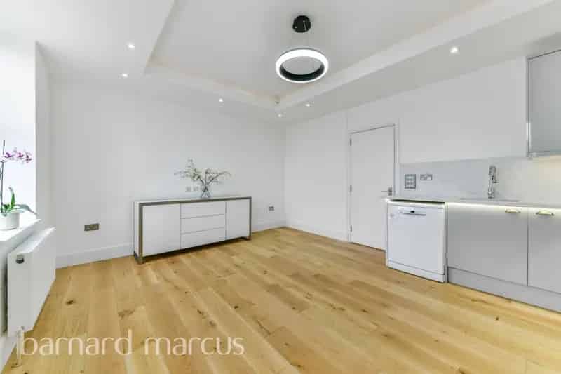 2 Bedroom Flat Garratt Lane Modern Open Plan Kitchen Near Earlsfield Station