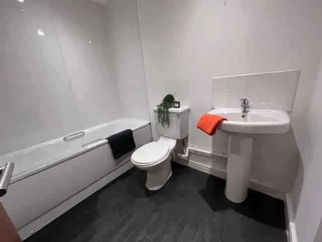 2 Bedroom Apartment Near Bolton Town Centre