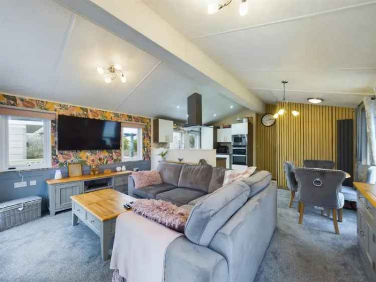 2 Bedroom Park Home for Sale Near Lincoln