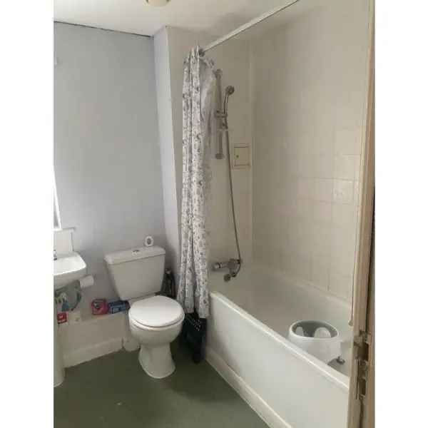 Flat For Rent in Tendring, England