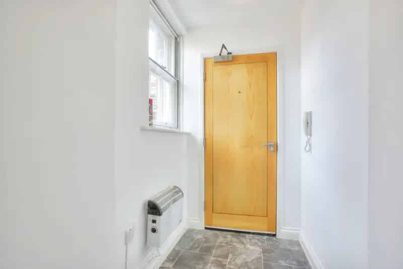 Top Floor Apartment with En-Suite and Two Double Bedrooms