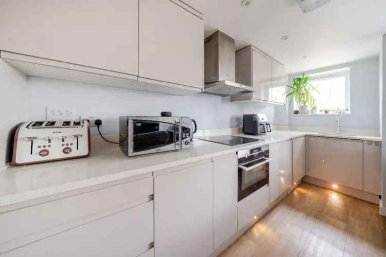 One Bedroom Flat To Let - Open Plan Living - Excellent Transport Links