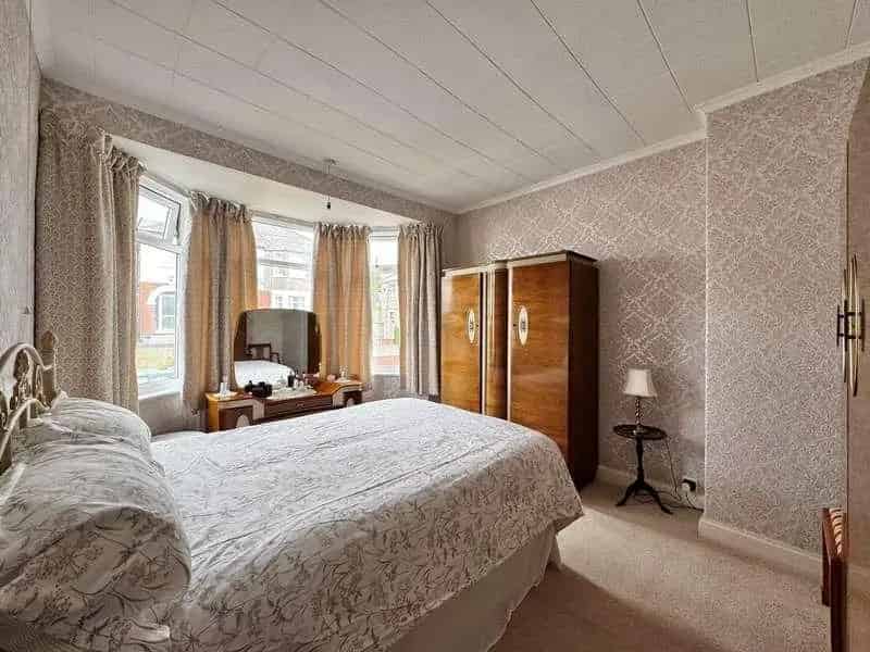 3 Bed Semi-Detached House for Sale