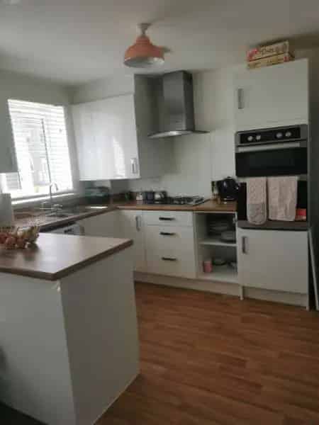Ground Floor 2-Bed New Build Near Shops and Schools