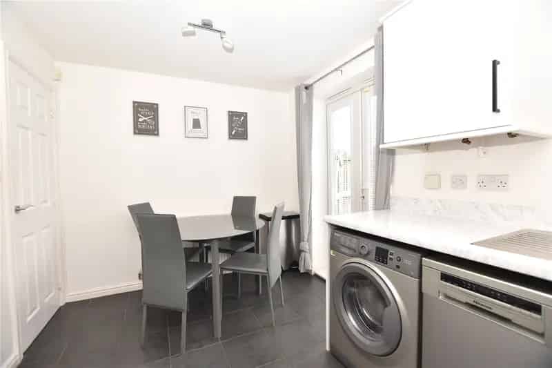 Modern Semi-Detached Home Near Amenities
