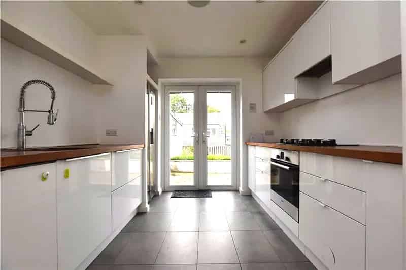 House For Sale , 70, Fieldhead Road, Leeds, England