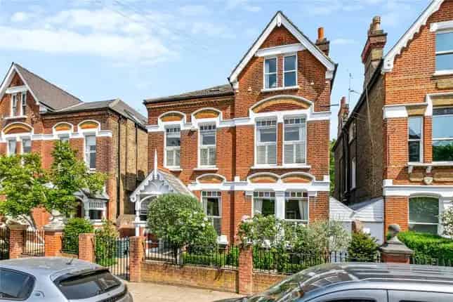 7 Bedroom Victorian House Near Wandsworth Common