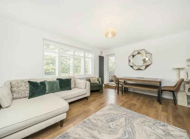 Flat For Sale in Hampton Road, London, England