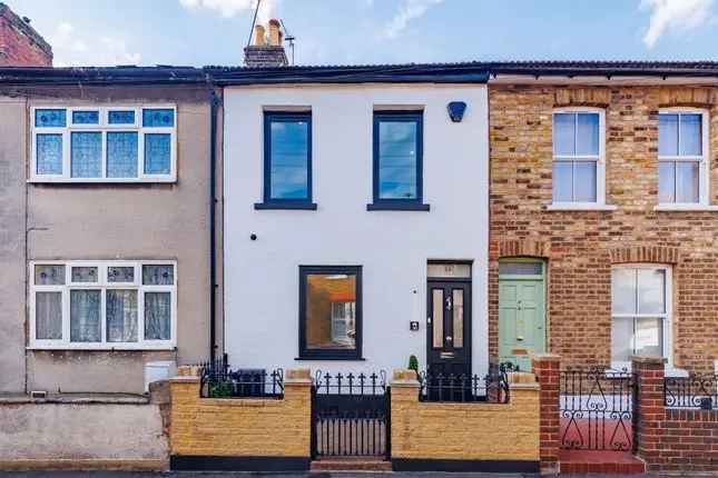 Terraced House to Rent in London E17