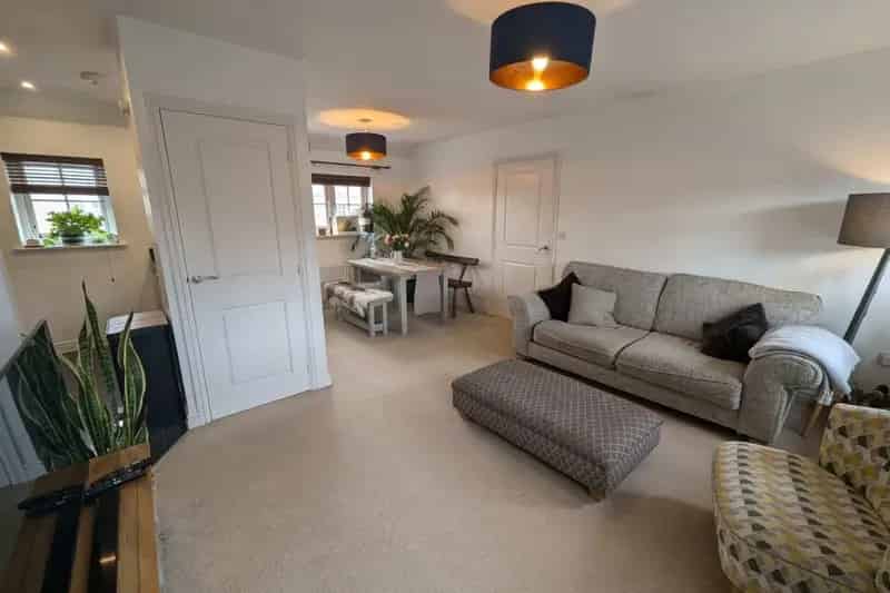 Two Bedroom Coach House Cheswick Village Modern Kitchen Close Amenities