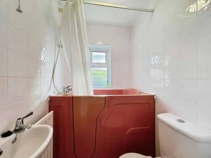 4 Bed Detached Chalet Bungalow Hythe Amazing Sea Views No Onward Chain