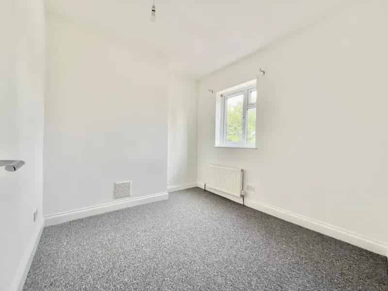 2 Bed Flat for Sale - Newly Refurbished Town Centre Apartment