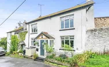 Spacious 4-Bedroom Cottage with Stunning Views