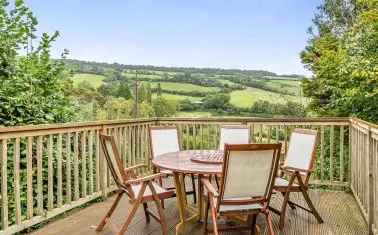 Spacious 4-Bedroom Cottage with Stunning Views near Bishopsteignton