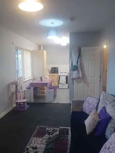 2 Bedroom Flat with Shared Balcony and Garden