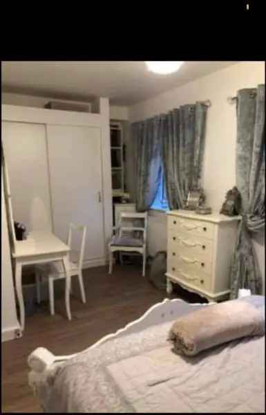 Flat For Rent in Gravesham, England