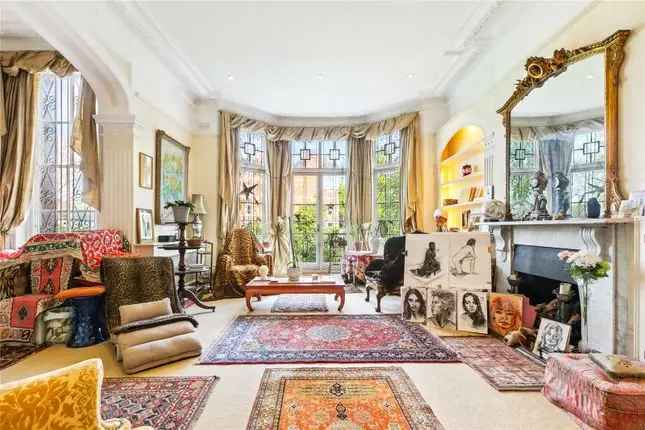 Maisonette for Sale in Sutherland Avenue London W9