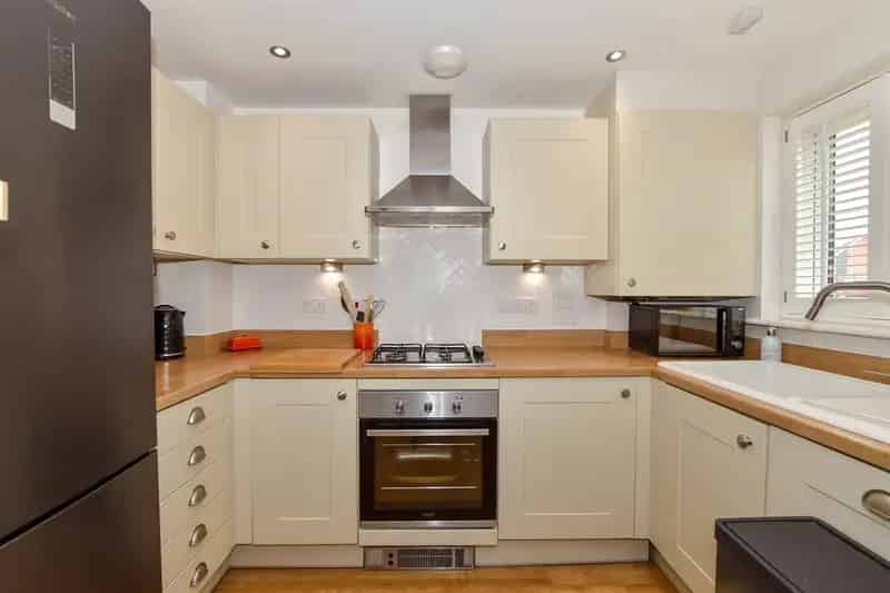 2 Bedroom Terraced House For Sale Near Schools and Shops