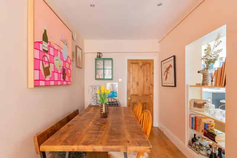 2 Bedroom Flat for Sale Near Clifton Village