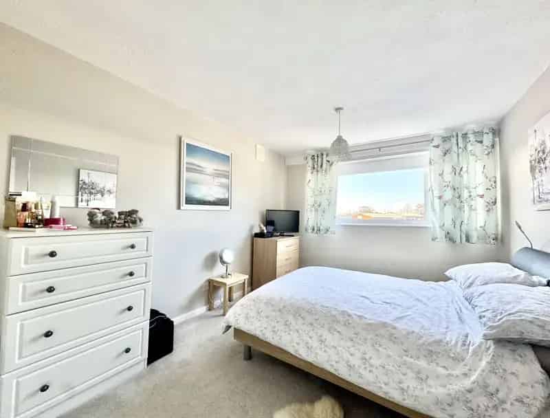 3 Bedroom End Terrace House to Rent