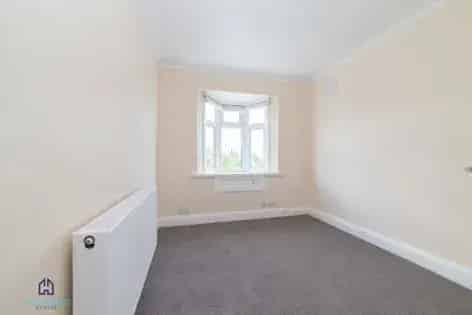 4 Bedroom House 135m² London - Modern Fitted Kitchen & Garden
