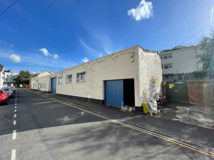 Industrial For Rent in Warwick, England