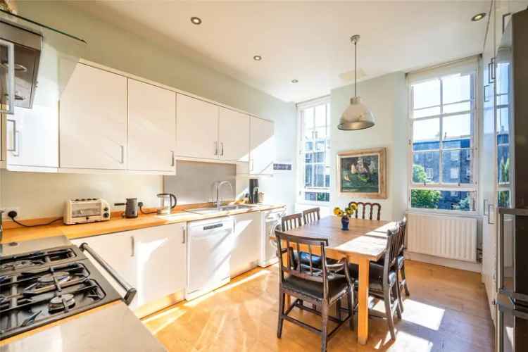 Four Bedroom Apartment with Edinburgh Castle Views