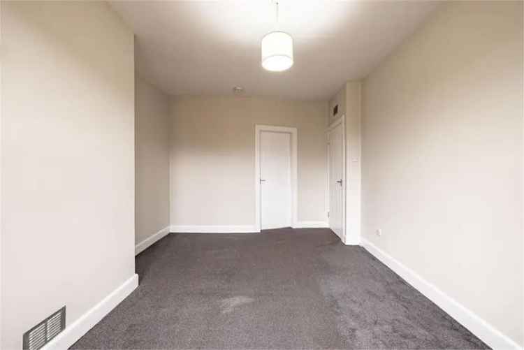 2 Bed Flat - Upper with 1 Reception Room