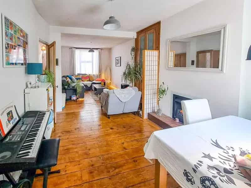 3 Bedroom Terraced House for Sale Near Bedford Park