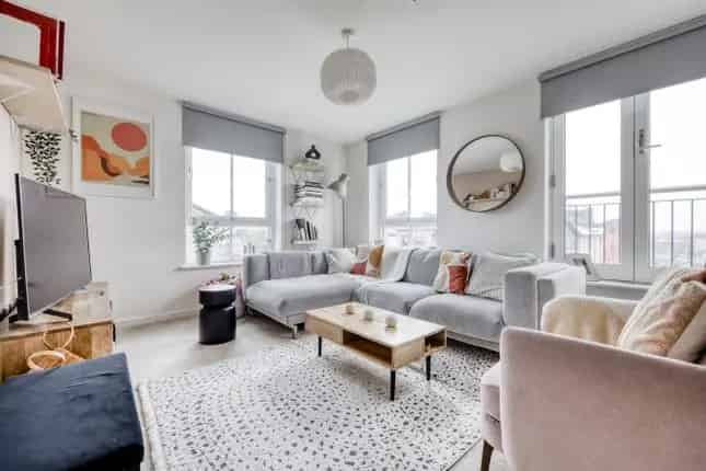 Spacious 2-Bedroom Flat in Glasgow Dalmarnock Near City Centre