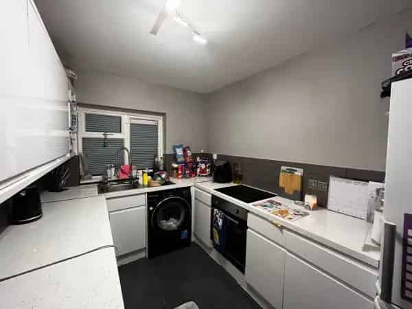 First Floor Maisonette Two Double Bedrooms Private Balcony