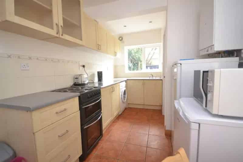 4 Bedroom HMO House For Sale Near Royal Berkshire Hospital