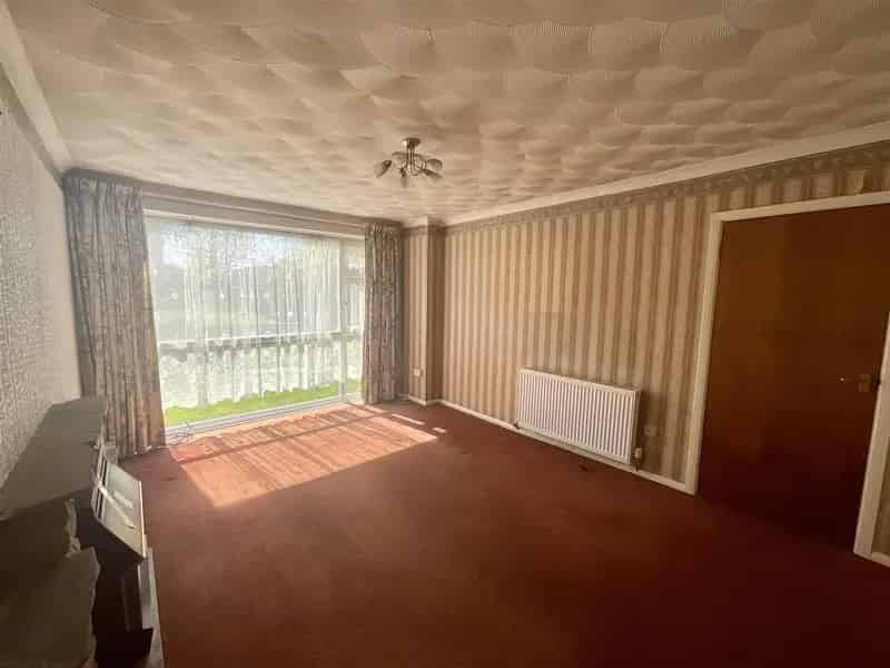 3 Bedroom Semi-Detached House for Sale Beaumont Park