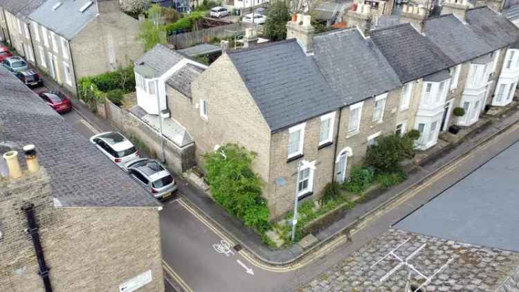 4 bedroom end of terrace house for sale