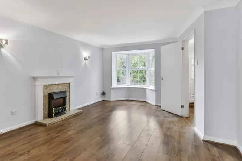 3 Bedroom Detached House For Sale in Broadstone