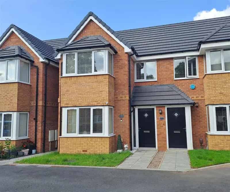 2 Bedroom Semi-Detached House For Sale