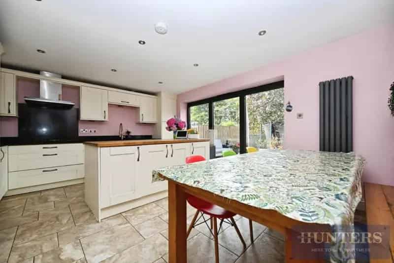 4 bed house for sale