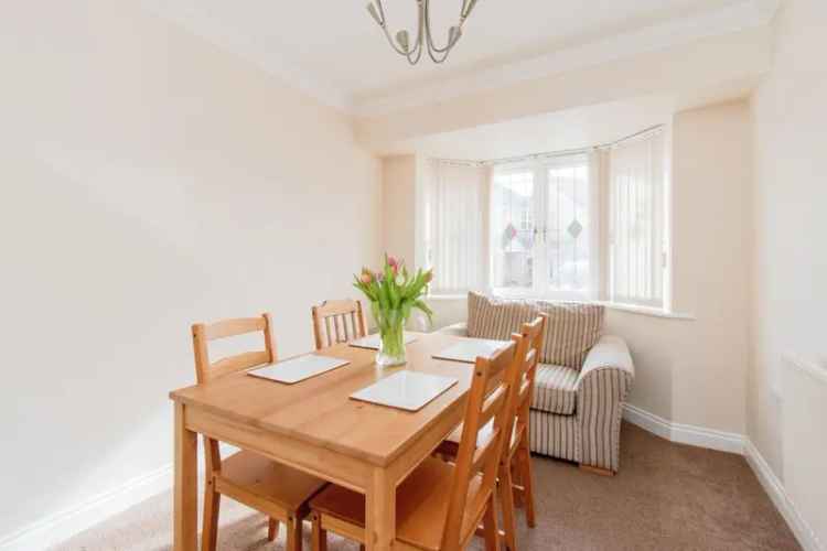 4 Bed Detached House with Landscaped Garden and Integral Garage