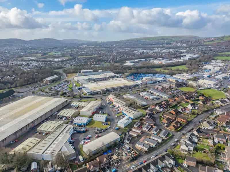 Greenway Workshops Units 4 & 20: Modern Industrial Units