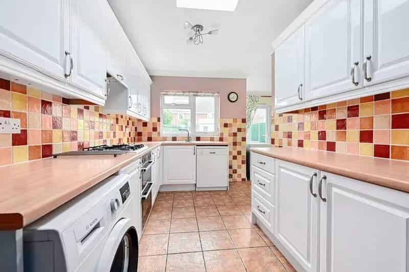 3 Bedroom Semi-Detached House for Sale Shooters Way