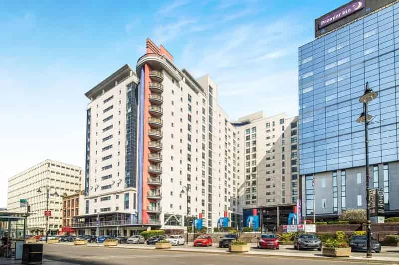 1 Bedroom Furnished City Centre Apartment with Stunning Views