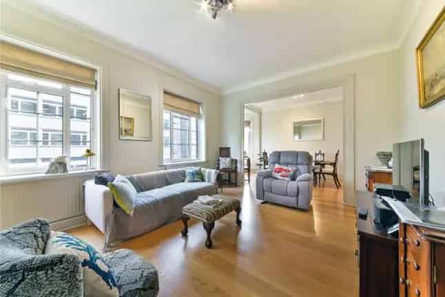 Family Sized Apartment Marylebone Village South Facing 1448 Sqft