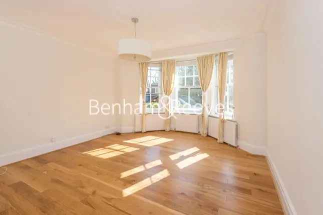 Flat to rent in East Heath Road, London NW3