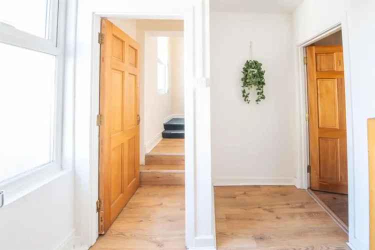 4 Bedroom House to Rent Kensington L6